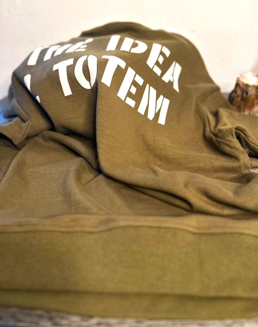 "लाइफ अन फेल आइल्याण्ड टुर" स्वेटशर्ट