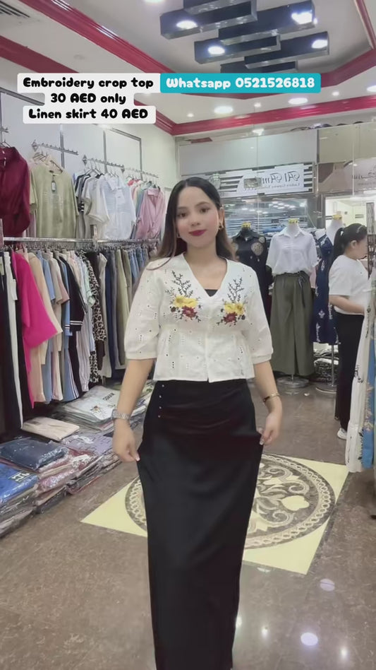 3058- Embroderied Crop Top